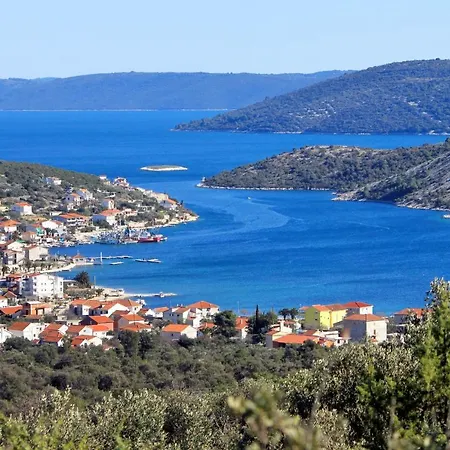 Apartment By The Sea Vinisce, Trogir - 4288 Vinisce