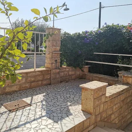 Apartamento By The Sea Vinisce, Trogir - 4288 *