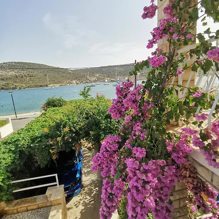Apartamento By The Sea Vinisce, Trogir - 4288 *