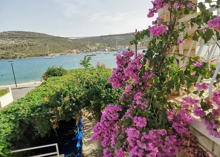 Apartamento By The Sea Vinisce, Trogir - 4288 *